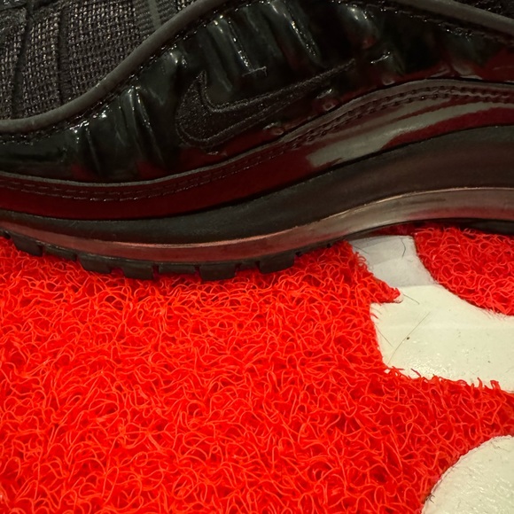 Supreme x Air Max 98 ‘Black’ - Picture 9 of 16